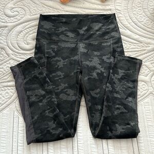 Camo cropped leggings